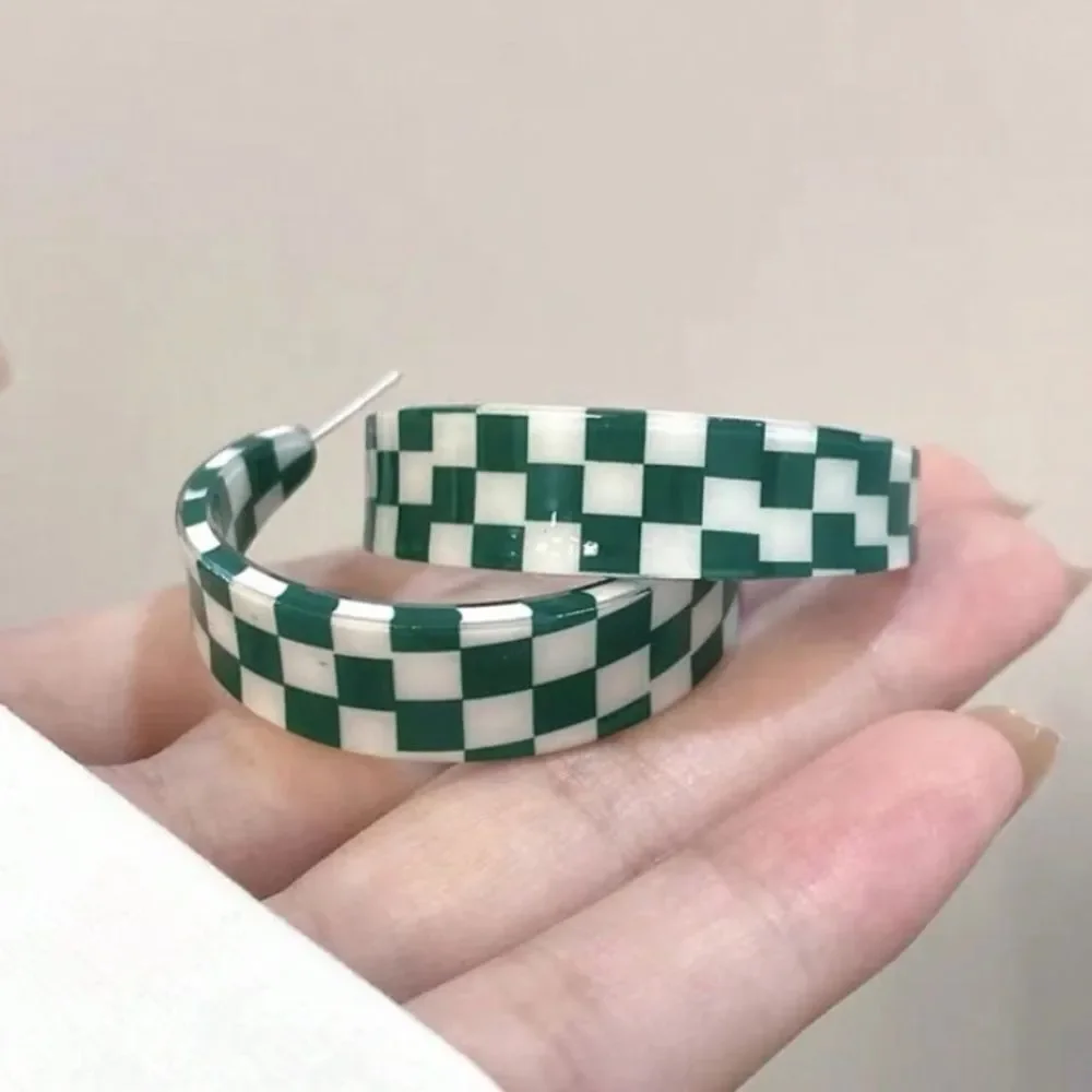 3for$20 1 Pair Of Black And White Checkered Simple C-Shaped Hoop Earrings